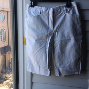 Ellen Tracy stretch white Bermuda shorts